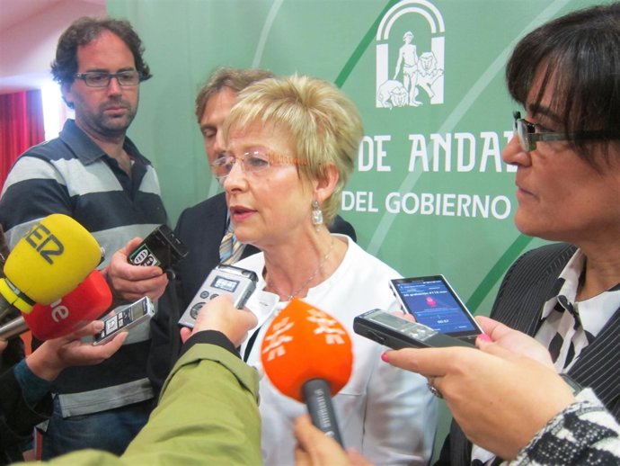 La consejera de Agricultura y Pesca, Elena Víboras, en Huelva. 
