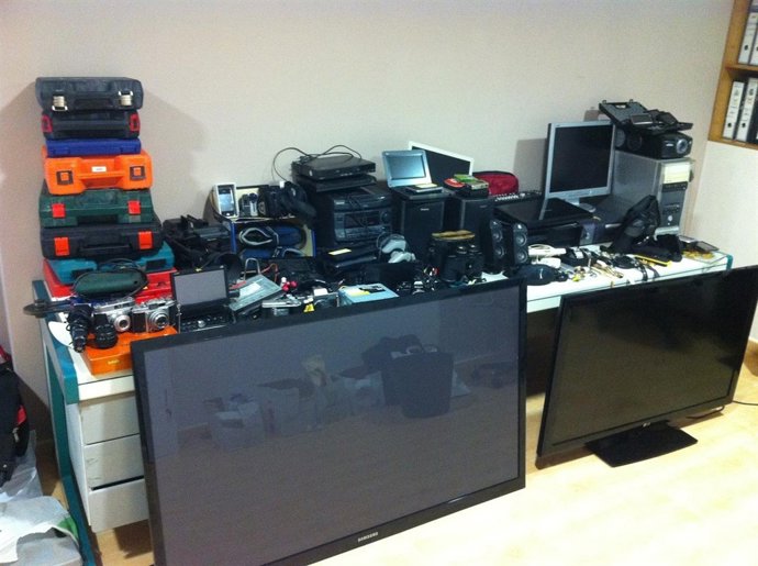 Material intervenido en la Op Trove en Padrón.