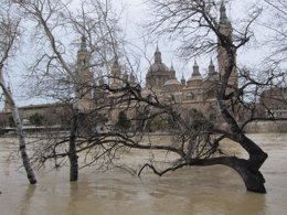 Crecida del Ebro a su paso por Zaragoza