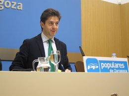 El concejal del PP, Sebastián Contín, en el Ayuntamiento de Zaragoza