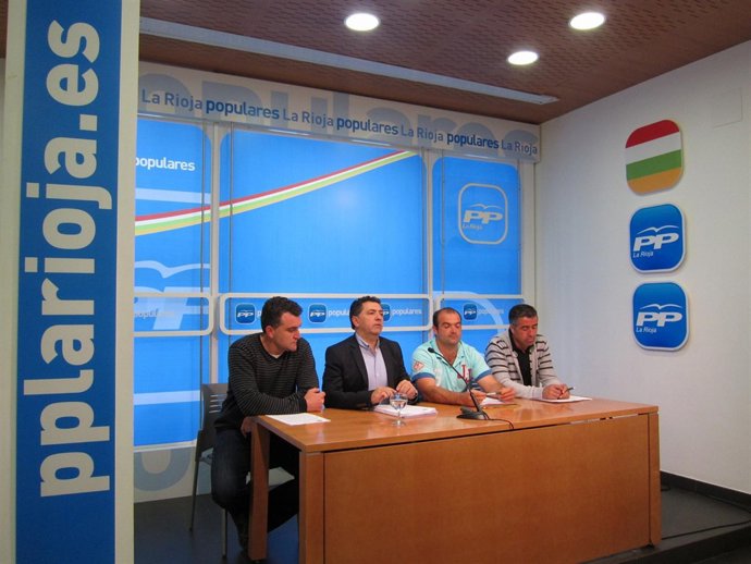 Cuevas y concejales del PP de Viguera denuncia hechos alcalde