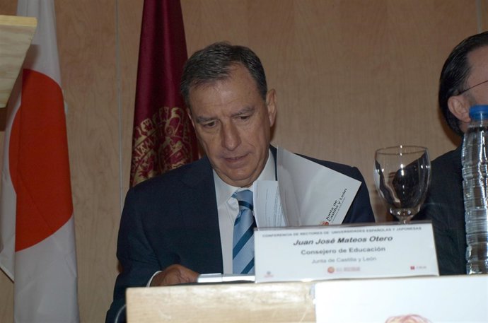 El consejero de Educación, Juan José Mateos