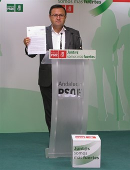 El coordinador de la Interparlamentaria del PSOE-A, Miguel Ángel Heredia