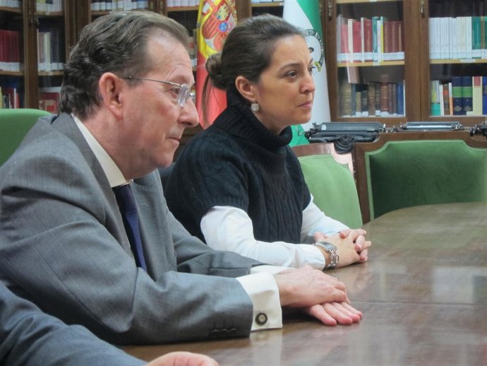 De Llera y la delegada del Gobierno andaluz en Córdoba