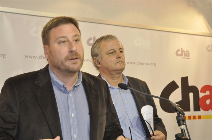El presidente de CHA, José Luis Soro, y el eurodiputado François Alfonsi.