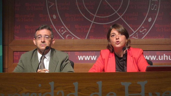 La consejera de Fomento, Elena Cortés, en la UHU.