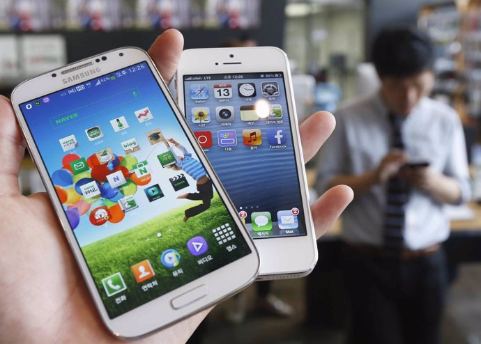 Galaxy S4 de Samsung Electronics y al iPhone 5 de Apple