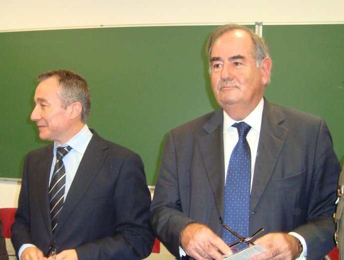 Gil-Robles (d), junto a Sánchez