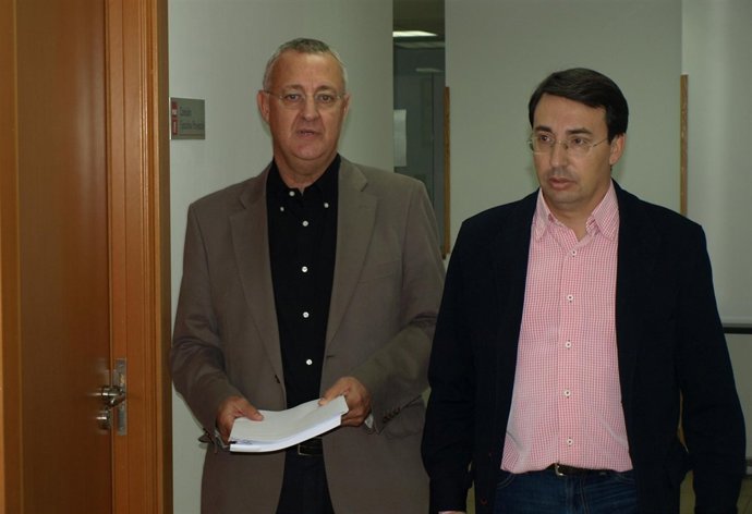 Los socialistas salmantinos Jesús Caldera (izquierda) y Fernando Pablos 