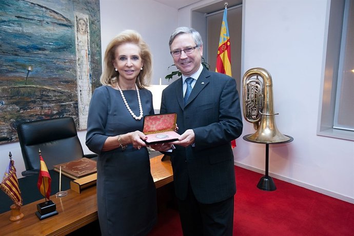 Entrega de Medalla del Palau a Fundación AXA