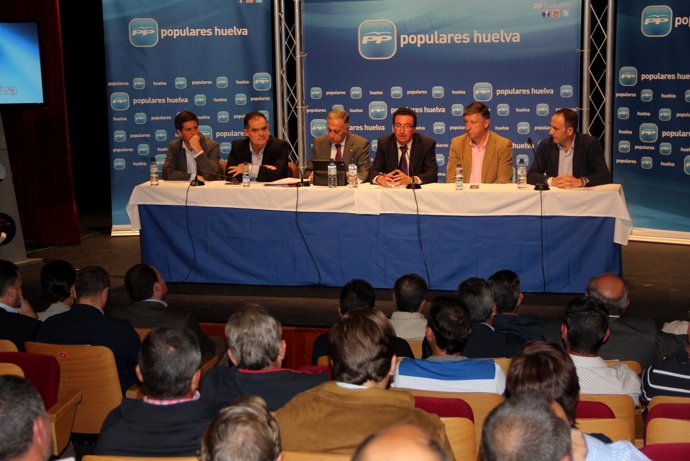Encuentro entre el PP de Huelva y el sector agrícola en Bonares