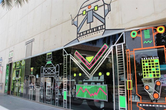 Intervención con tape art, del Colectivo TAV, en el MuVIM.