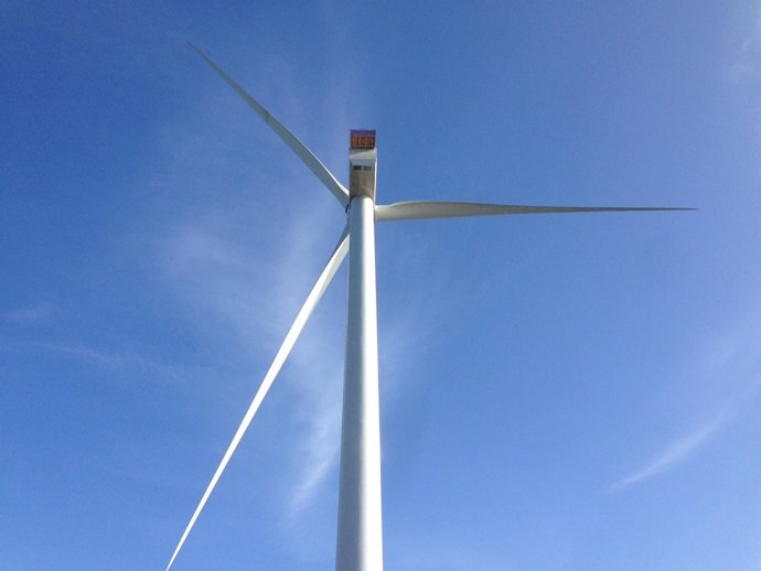 Primer aerogenerador offshore de España, instalado en Gran Canaria