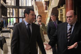 Juan Manuel Moreno, a la izquierda