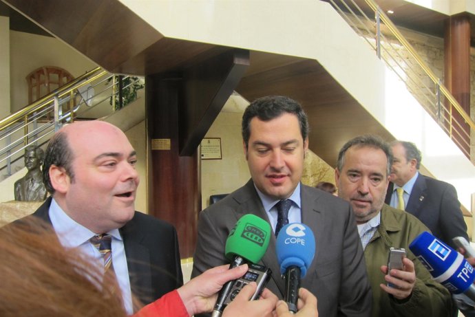 Juan Manuel Moreno, en el centro