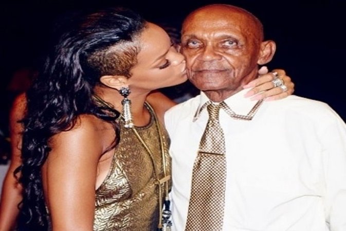 Rihanna celebra el cumple de su abuelo