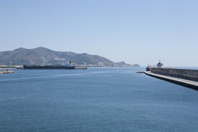 Imagen general de las Azucenas, muelle Dique y canal de entrada