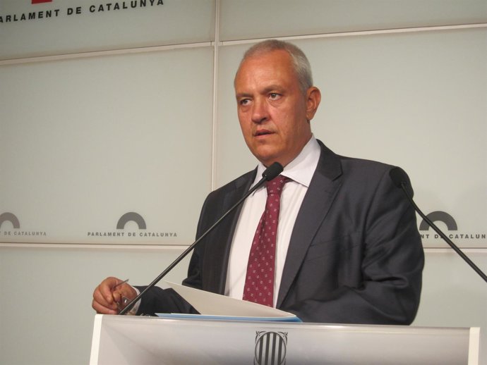 El portavoz adjunto del PP en el Parlament Santi Rodríguez en ruenda de prensa