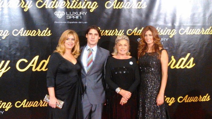 El Director Creativo de Parnaso, José Arribas, junto a Beatriz de Orleans