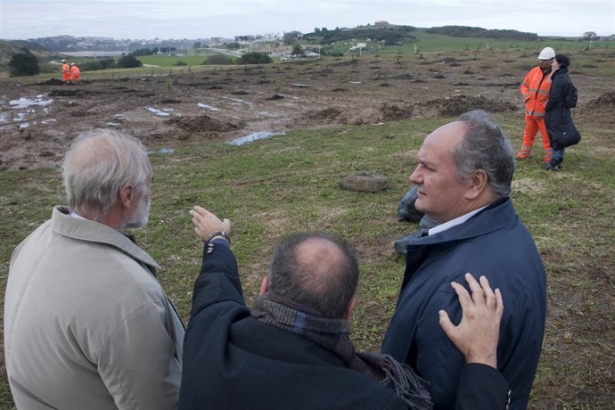 El consejero de Medio Ambiente en Cuchía