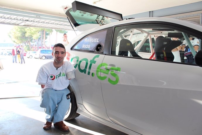 Un joven gallego sin brazos "cumplirá" su sueño de ser piloto de Rally