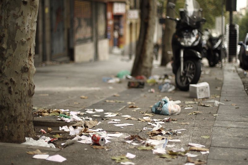 Cinco Detenidos Por Quemar Y Tirar Basuras En Vallecas Y Arganzuela