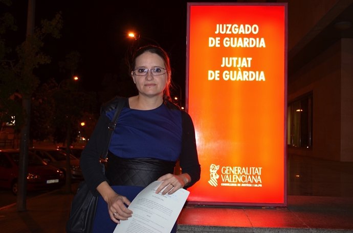 Mónica Oltra ante el juzgado de guardia después de presentar la denuncia