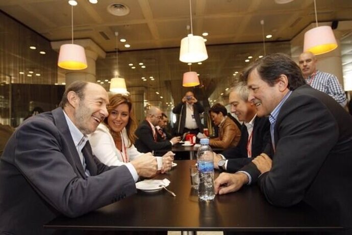 Rubalcaba, Díaz y Navarro antes de la Conferencia Política del PSOE