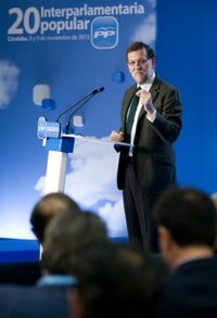 Rajoy pide al PP andaluz "dar la cara" y trabajar ya para ganar con mayoría absoluta las elecciones autonómicas