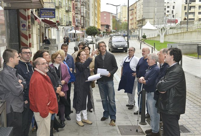 Íñigo de la Serna con comerciantes y hosteleros de Tetuán