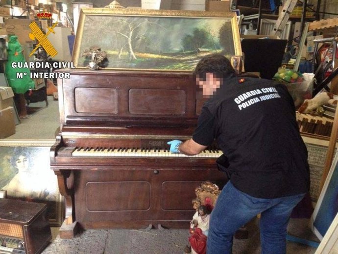 Cuatro detenidos por robar numerosos objetos históricos y artísticos.