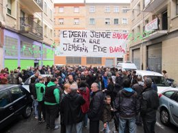 Acto festivo organizado por la PAH en el barrio pamplonés de San Jorge