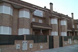 La compraventa de viviendas modera su caída al 8% 