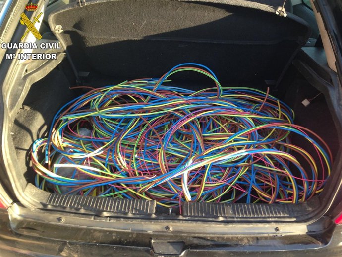 Desarticulado un grupo dedicado al robo de cobre del alumbrado en Carcaixent