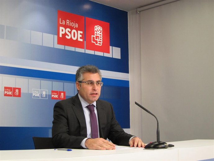 El diputado del PSOE José Ángel Lacalzada habla sobre empleo