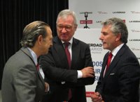 Valcárcel celebra que el PSOE "se ha ido del centro" y deja espacio libre al PP