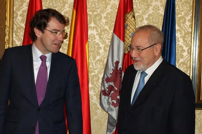 Alfonso Fenández Mañueco, junto al presidente de la CHD, José Valín