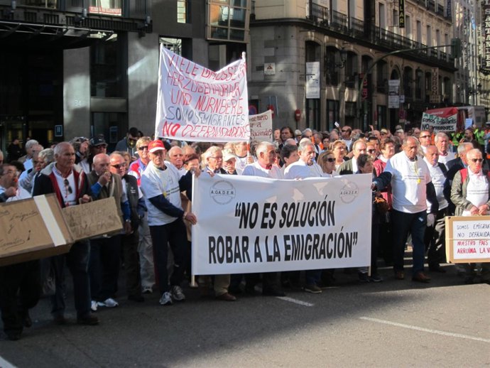 Manifestación de emigrantes retornados