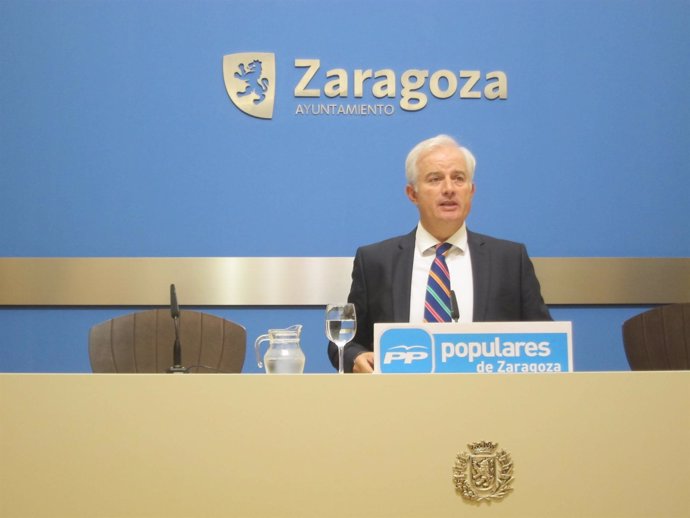 El portavoz del Partido Popular en el Ayuntamiento de Zaragoza, Eloy Suárez,.