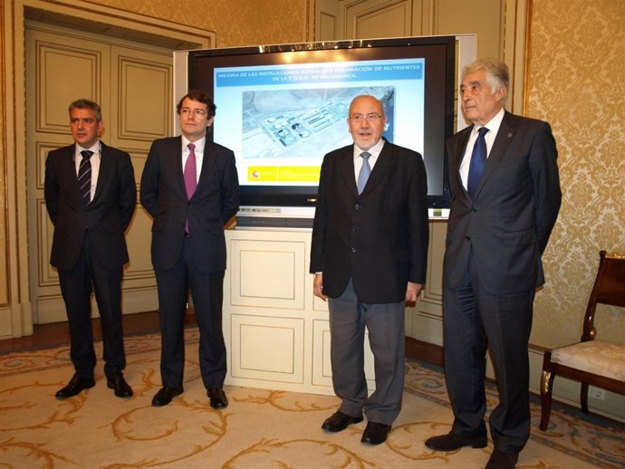 José Valín, junto a representantes locales de Salamanca