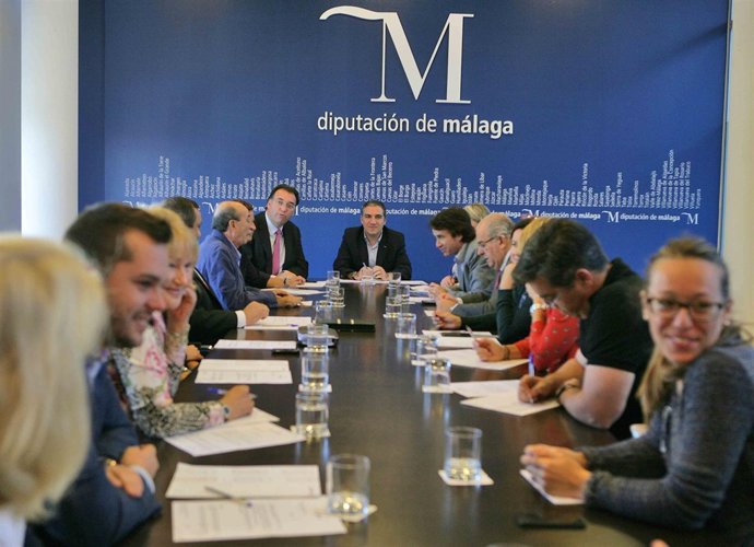 Bendodo preside mesa de trabajo turismo congresos