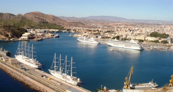 Imagen de los cuatro cruceros en el Puerto de Cartagena