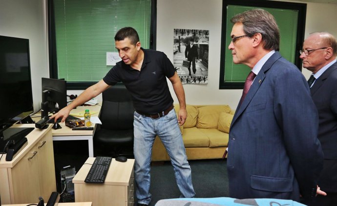 El presidente de la Generalitat, Artur Mas, visita la incubadora The Time