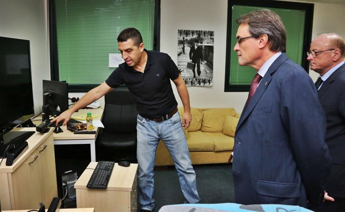 El presidente de la Generalitat, Artur Mas, visita la incubadora The Time