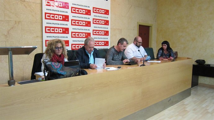 Reunión comisiones ejecutivas de UGT y CCOO con representantes de Cumbre Social 