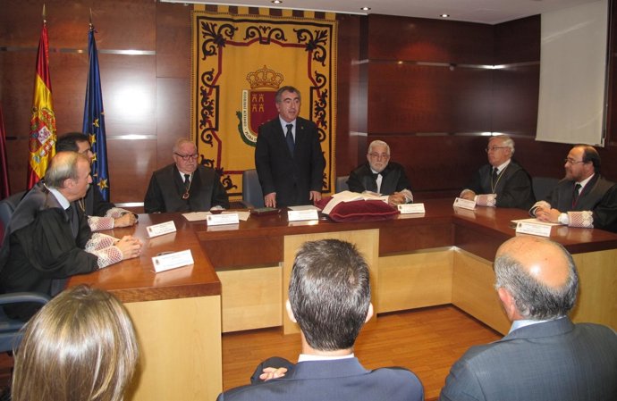 Acto de nombramiento y toma de posesión de nuevos miembros del Consejo Jurídico