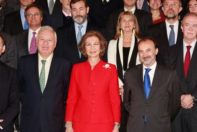 Reina Sofía dona 300.000 a los afectados por el tifón Yolanda