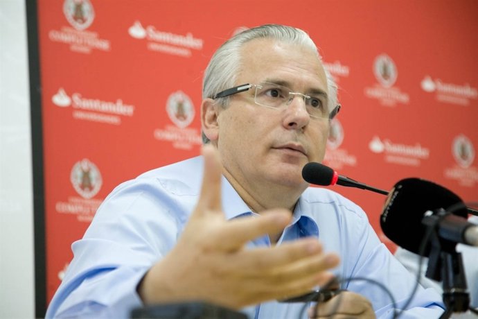 Garzón en cursos verano El Escorial