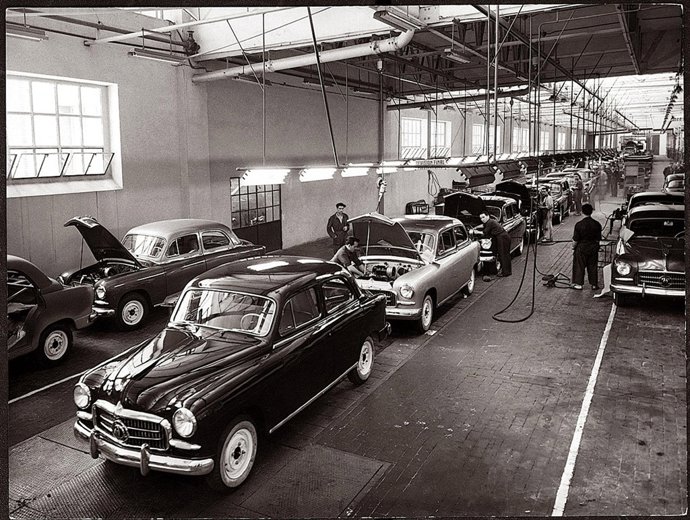 Seat 1400 en la factoría de la Zona Franca en 1953