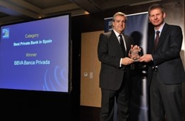 José Garcerán recoge el premio a la mejor entidad de banca privada